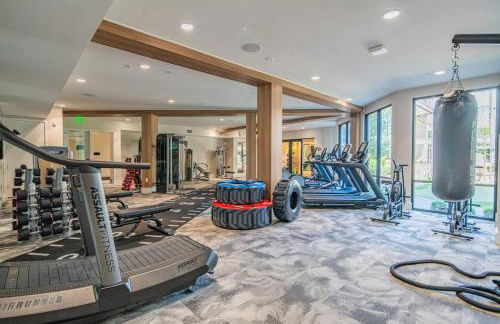 Spacious 2BR Uptown Biltmore Gym Pool Parking WD - Foto 12