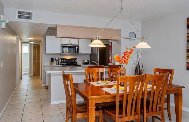 Villas at Island Club Community, Pools, Jacuzzi and More! - Photo 16