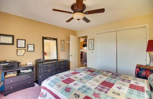Dock and Water-View Deck Home on Lake Dardanelle - Foto 12