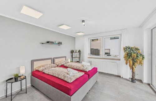 BAT Home Solutions Trierweiler - alles was ein Hotel nicht bietet - 5 Apartments 40 bis 120 qm für bis zu 29 Personen - 5-Raum-Apartment barrierefrei - 60 qm Balkon mit Blick bis Luxemburg - einzeln bis komplett buchbar - 3 Min zur A64 - Foto 68