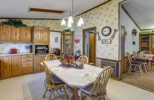 Pool, Large Porch! Country Home Near Roaring River - Foto 9