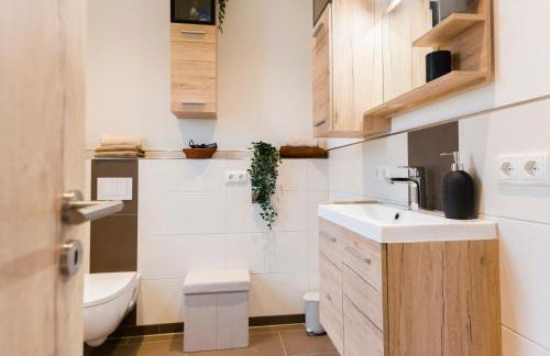 Ferienhäuschen am See, neu gebaut, klimatisiert und beheizbar - Photo 3