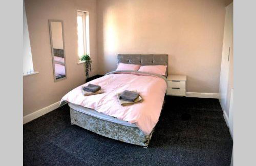 The Manchester Pad - 3BR Entire house with parking - Foto 14