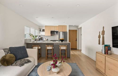 Tide House - Unit B Modern Seaside 1BD w Parking - Foto 1