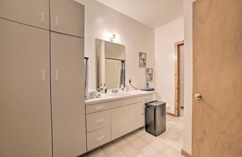 Secluded Family Cabin Less Than 1 Mi to Lake Michigan! - Foto 11