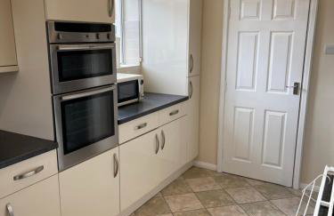 Spacious, Sleeps 18, 3 Bathrooms, Parking, Park, Mansfield - Foto 4