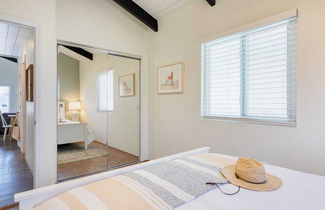 Surfrider II by Avantstay Walk to the Beach + Balcony - Photo 17