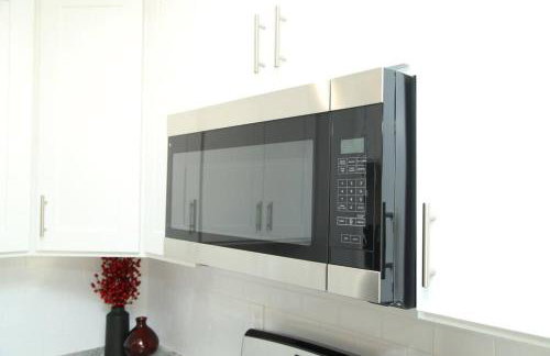 Grace Filled Apartment in Newark - Photo 32