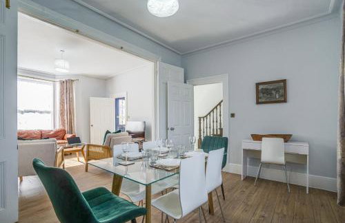 4BR Family Home, Garden, WiFi, 5mins to Elisabeth Line & 10min to Stratford - Foto 28