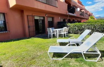 Apartamento de tres dormitorios muy espacioso con jardines y piscinas - Foto 1