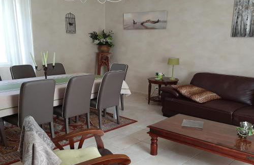 Spacious family home with countryside views - Photo 28