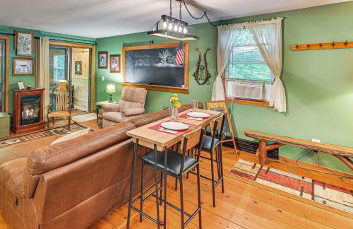 Less Than 8 Mi to Gore Mountain! Family Cottage with Porch - Foto 10