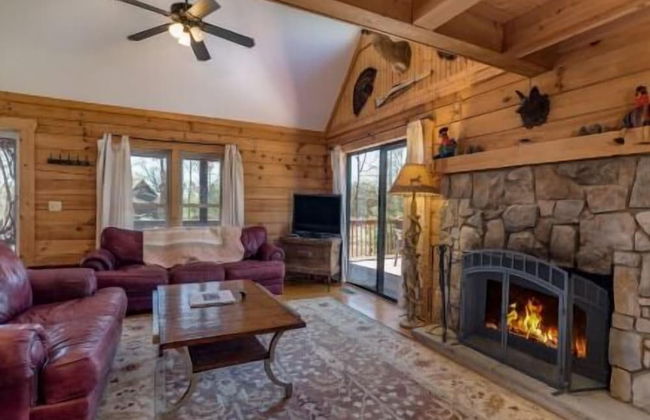 Horseshow Hideaway – Pet Friendly Cabin, 7 Minutes to TIEC - Foto 5