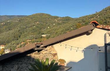 Iconic Italian Townhouse w Rooftop Terrace & Mountain View, Pigna - Foto 2