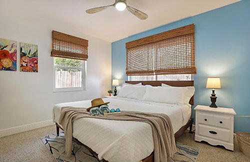 Tropical Escape near Beach! Tons of parking! - Photo 6