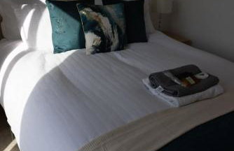 Cozy City Stay 2BR with Sofa Bed - Photo 4