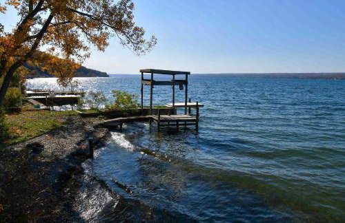 Boat, Grill and Unwind Lakefront Cayuga Home! - Foto 26
