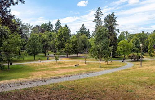 King Bed, Near DT and Best Restaurants, Pets OK! - Foto 60