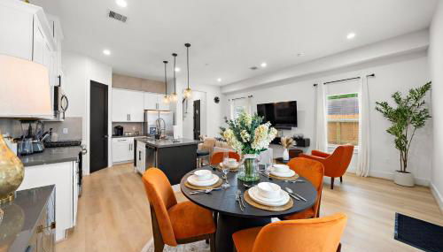 Near DT & Med Center Townhouse WiFi Games Pets - Foto 4