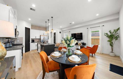 Near DT & Med Center Townhouse WiFi Games Pets - Foto 4