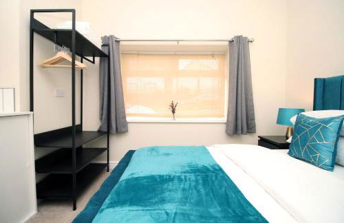 LUXURY 4 Bedroom 4 Ensuite Home in Penarth (Pool Table Games Room & BBQ Garden) with Sea Views - Photo 73