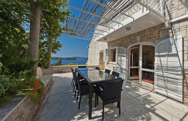 Vila Ivanino - Foto 1