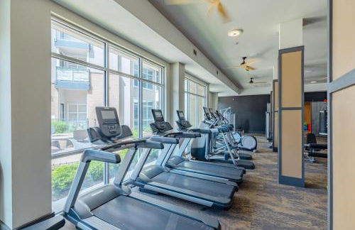 Cozy 1BR King Suite Close to Downtown w Fast Wifi - Photo 42