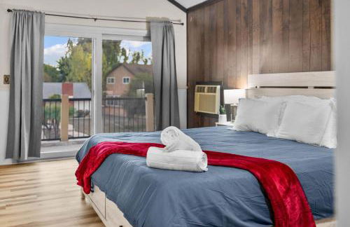 Mira Mesa Family Retreat 4BR with Balcony and Firepit - Photo 11