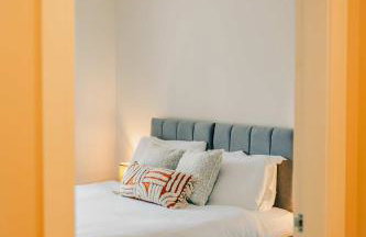 Stylish 2 Bed City Centre Apartment with Parking - Photo 39