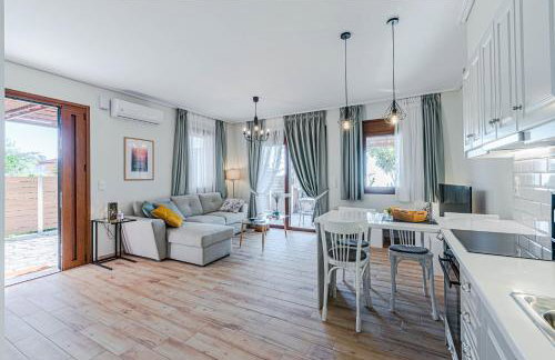 Paralio Astros Beachfront Suites - Photo 42