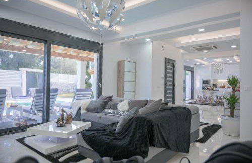 6 Bed Villa - Sleeps 15 - Pets - Pool - Jacuzzi - Foto 19