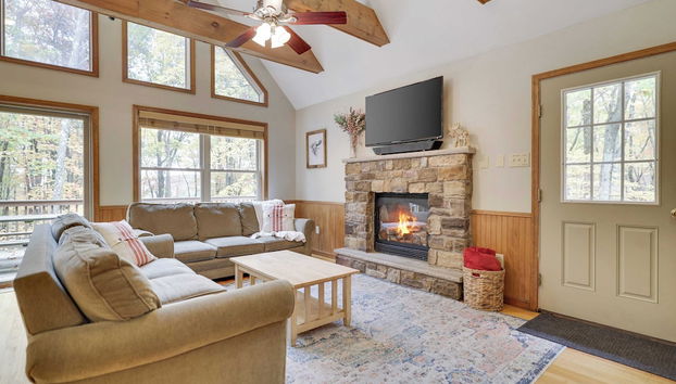 Woodland Oasis by Avantstay Hot Tub, Firepit, Walk to Lake - Photo 5, Interior