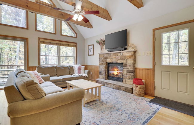 Woodland Oasis by Avantstay Hot Tub, Firepit, Walk to Lake - Photo 5