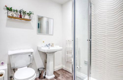 Stunning 2 Bed by the City Centre & Bute Park - Foto 20