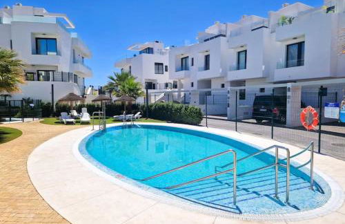 Pass the Keys Casa Ban, Spacious 3 Bedroom Townhouse - Photo 6