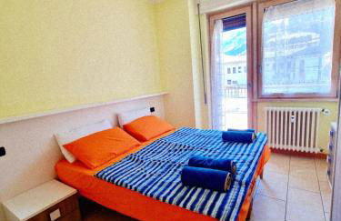 ZERO DISTANCE - Bernina Train Station - Foto 1