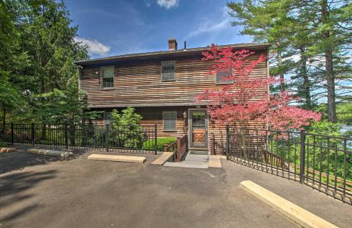 Waterfront New England House on Wickaboag Lake! - Foto 1