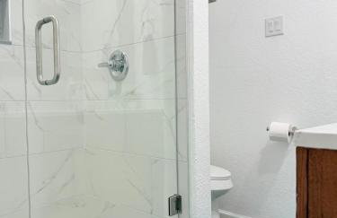 Arlington Entertainment District Home Purple Door - Foto 29