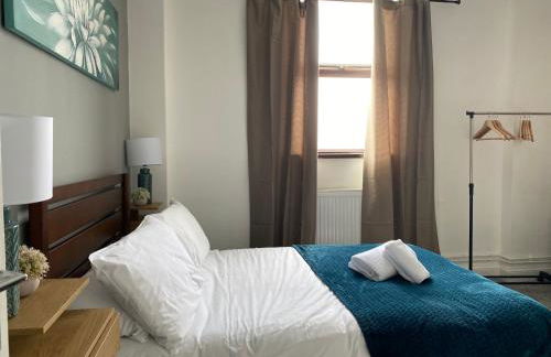 2 Bed Flat - Sleeps 6 - Parking - Wifi - Foto 12