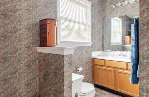 Great 4BR Home Near Emerald Pointe & Downtown - Foto 33