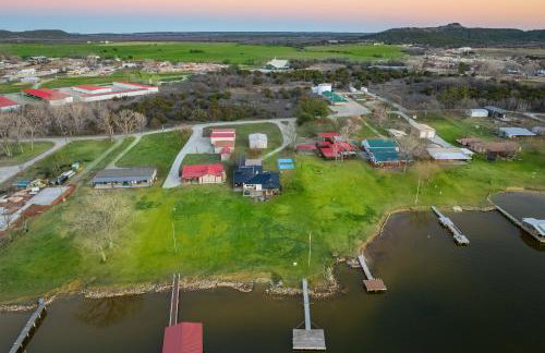 Lakefront Gem with Hot Tub and Game Room in Graford - Foto 44