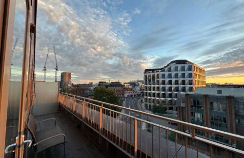 Spacious 2 Bedroom Penthouse Retreat - Foto 24