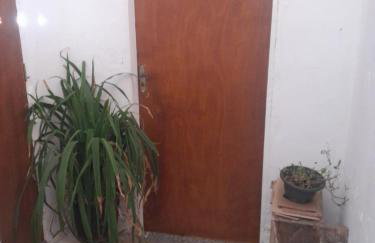 Suíte e cozinha, entrada compartilhada - Foto 12