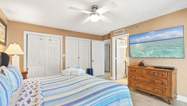 Steps to Paradise: Ground-floor 2br/2ba Beachfront Condo, Sleeps 8, Gulf Views! - Foto 4, Habitación