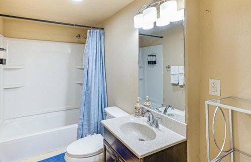 Cozy Home with Patio 24 Miles to Carlsbad Caverns NP - Foto 12