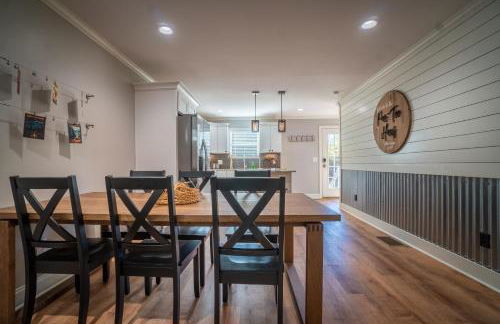 Par-Tee Haus I- Game Room & Hot Tub-Walk to Helen - Foto 25