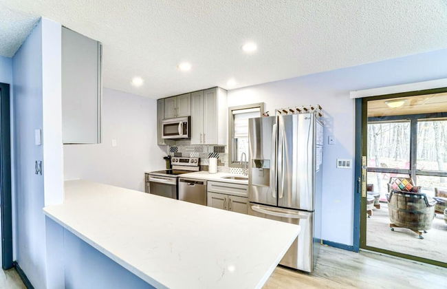 4BD Family Cottage in Pocono Forest W Private Pool & Hot-tub by RedAwning - Foto 7