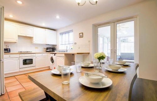 Grange House - Sleeps 6 - Driveway parking, Self-Check-In, Fast Wifi and Sky TV by Yoko Property - Photo 17