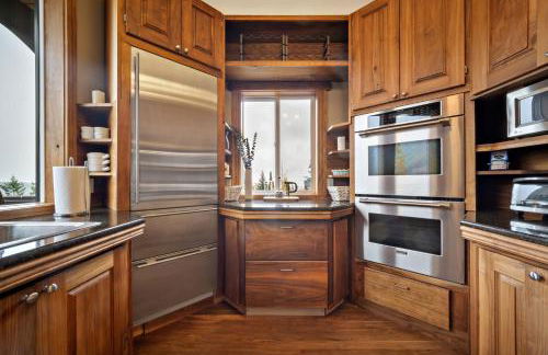 Ski-In Ski-Out Schweitzer Winter Chalet with Hot Tub - Foto 10