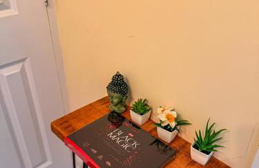 Modern 2 Bed Sleeps 6 near O2 ExCeL Enjoy river views and easy access to the IFS Cloud Cable Car Features 2 bedrooms plus a sofa bed for 6 guests - Foto 8